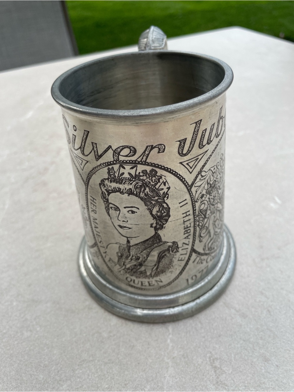Vintage Queen Elizabeth ll “The Silver Jubilee” Pewter Tankard 1952-1977 - Picture 2 of 4